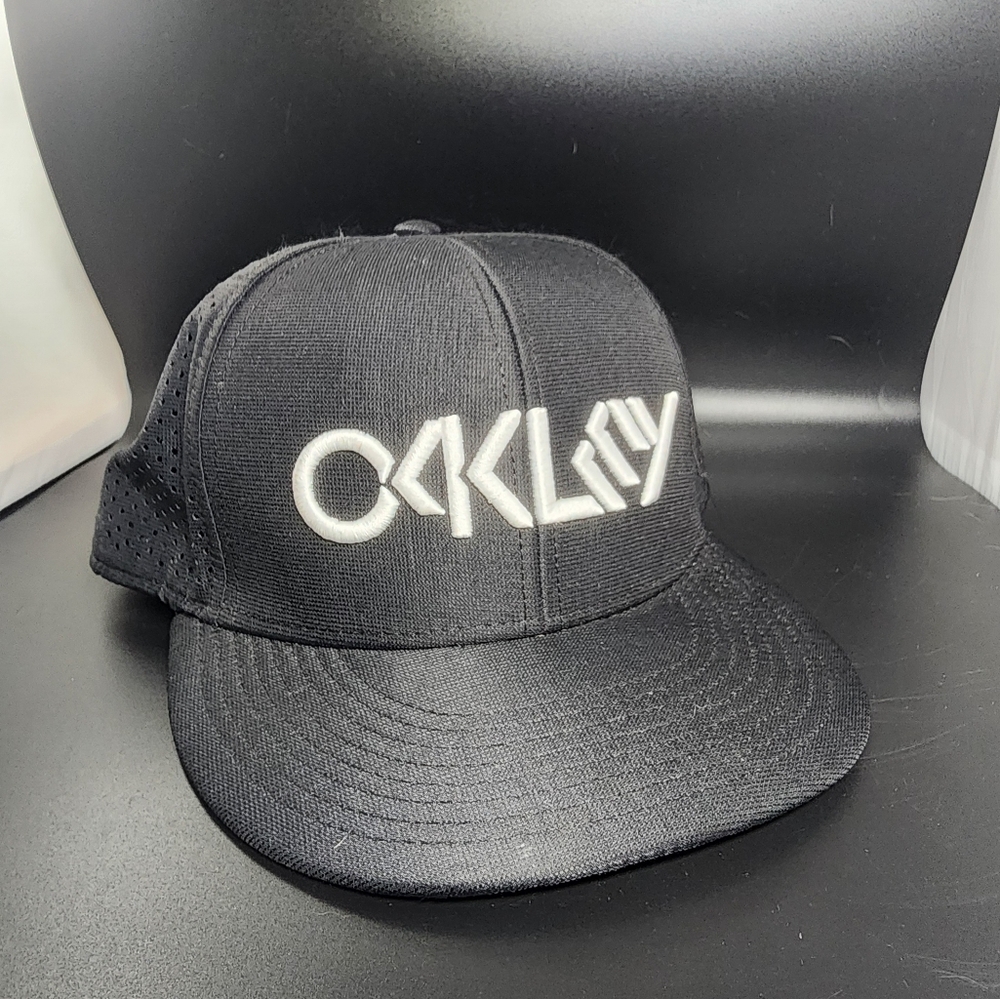 Oakley Snapback Hat Black Mesh Cap 3D Logo Adjustable Polyester Streetwear